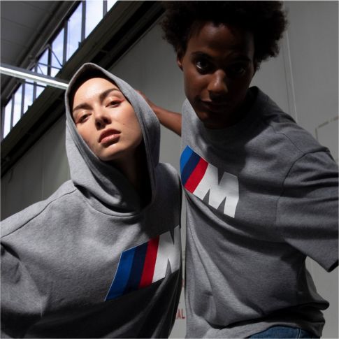 BMW Lifestyle Lookbook 2023, sweat à capuche BMW M logo unisexe et t-shirt BMW M logo unisexe BMW Lifestyle Lookbook, sweat à capuche BMW M logo unisexe et t-shirt BMW M logo unisexe