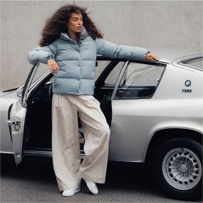 BMW Lifestyle Lookbook 2023, Goods with FREUDE, veste en duvet BMW Lifestyle Lookbook Goods with FREUDE vest en duvet