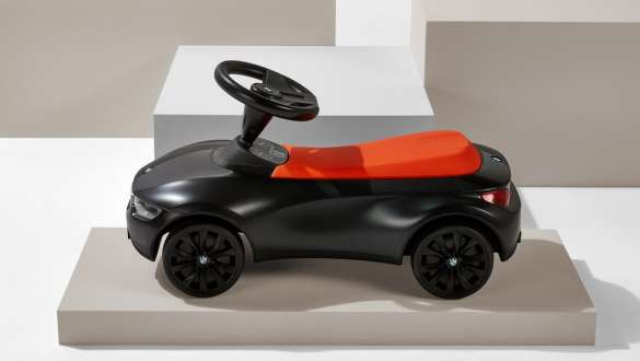 BMW Lifestyle Lookbook 2023, Baby Racer BMW en noir/orange BMW Lifestyle Lookbook, Baby Racer BMW en noir/orange